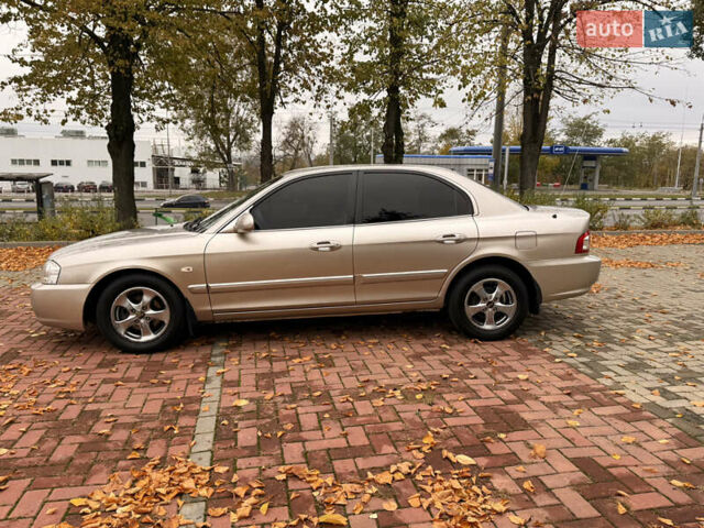 Бежевий Кіа Маджентіс, об'ємом двигуна 2 л та пробігом 165 тис. км за 3900 $, фото 12 на Automoto.ua