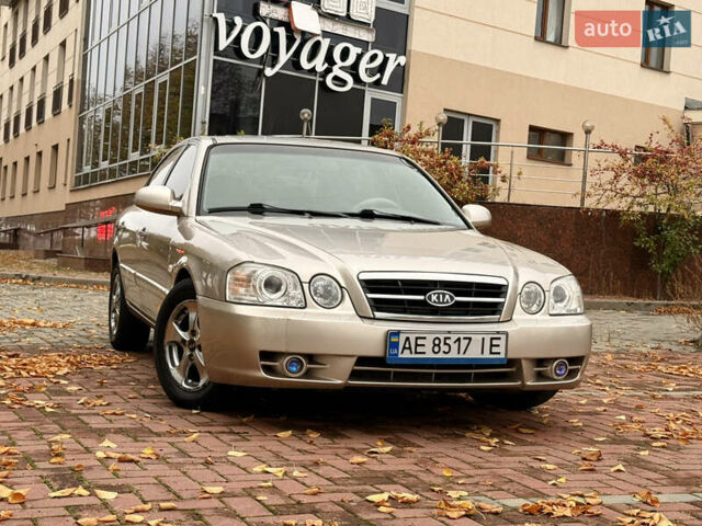 Бежевий Кіа Маджентіс, об'ємом двигуна 2 л та пробігом 165 тис. км за 3900 $, фото 1 на Automoto.ua