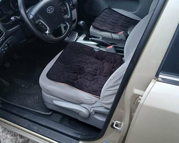 Бежевий Кіа Маджентіс, об'ємом двигуна 2 л та пробігом 280 тис. км за 2700 $, фото 1 на Automoto.ua