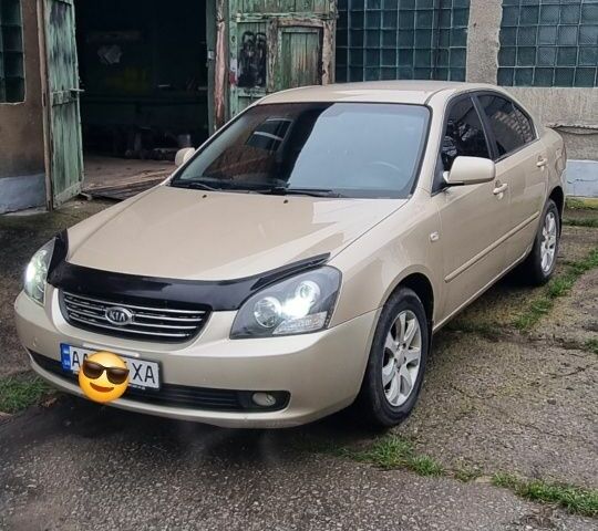 Бежевый Киа Маджентис, объемом двигателя 2 л и пробегом 280 тыс. км за 3500 $, фото 1 на Automoto.ua