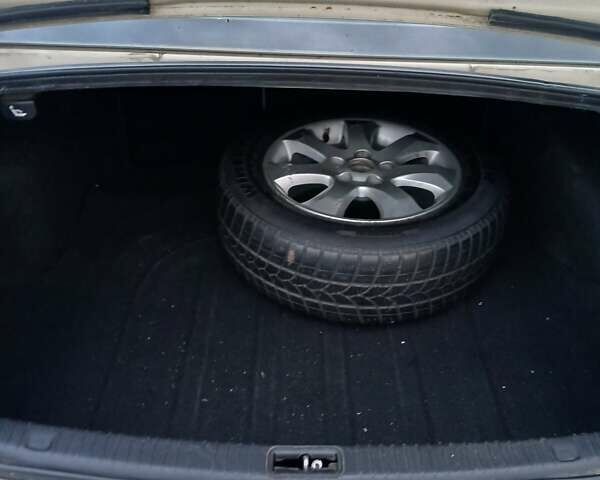 Бежевий Кіа Маджентіс, об'ємом двигуна 2 л та пробігом 280 тис. км за 2700 $, фото 5 на Automoto.ua