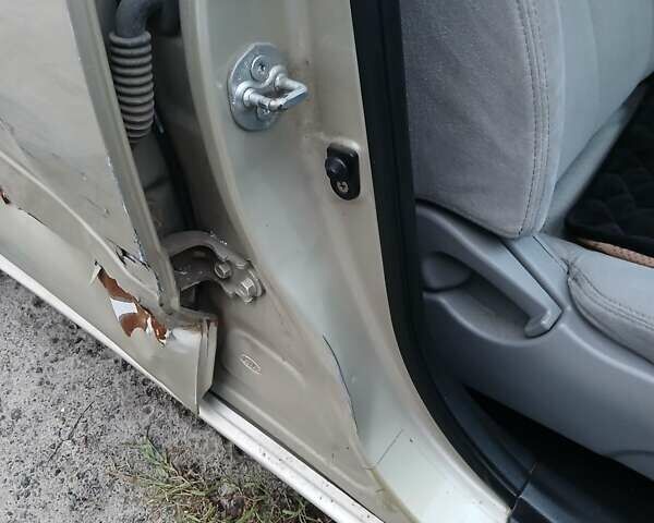 Бежевий Кіа Маджентіс, об'ємом двигуна 2 л та пробігом 280 тис. км за 2700 $, фото 7 на Automoto.ua