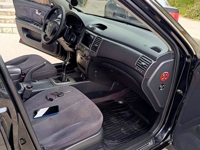 Черный Киа Маджентис, объемом двигателя 2 л и пробегом 245 тыс. км за 5500 $, фото 3 на Automoto.ua