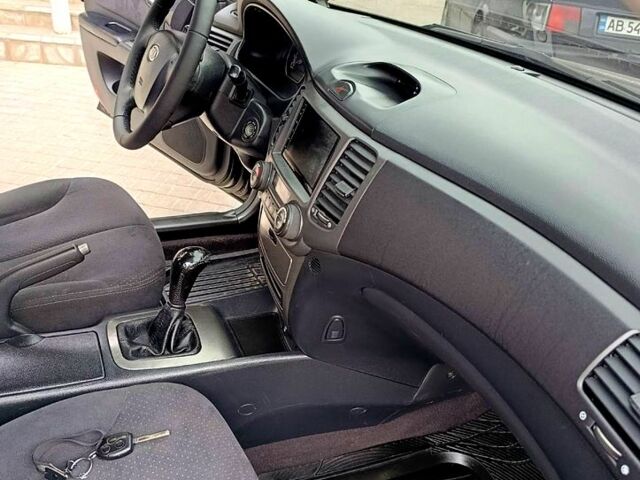 Черный Киа Маджентис, объемом двигателя 2 л и пробегом 245 тыс. км за 5500 $, фото 8 на Automoto.ua