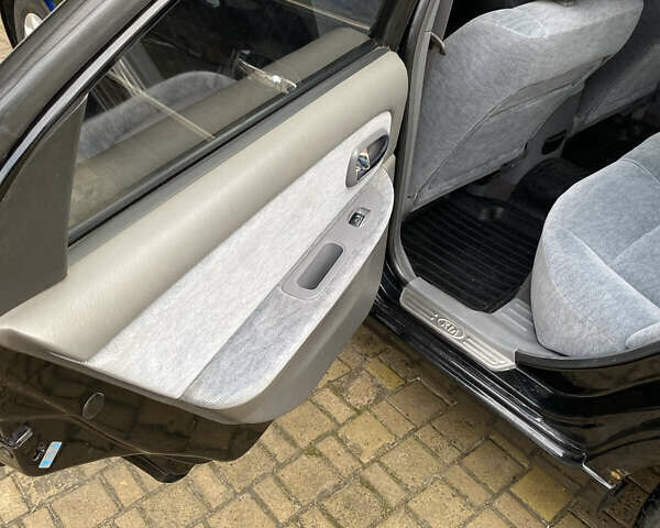 Чорний Кіа Маджентіс, об'ємом двигуна 2 л та пробігом 120 тис. км за 5800 $, фото 14 на Automoto.ua