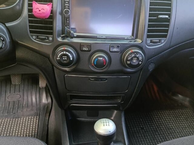 Черный Киа Маджентис, объемом двигателя 2 л и пробегом 240 тыс. км за 4150 $, фото 2 на Automoto.ua