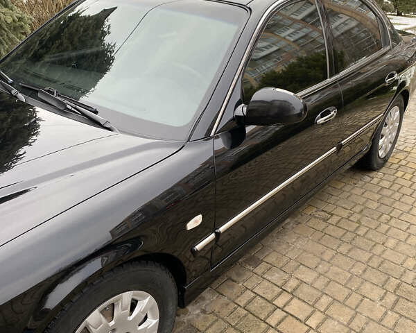 Чорний Кіа Маджентіс, об'ємом двигуна 2 л та пробігом 120 тис. км за 5800 $, фото 1 на Automoto.ua