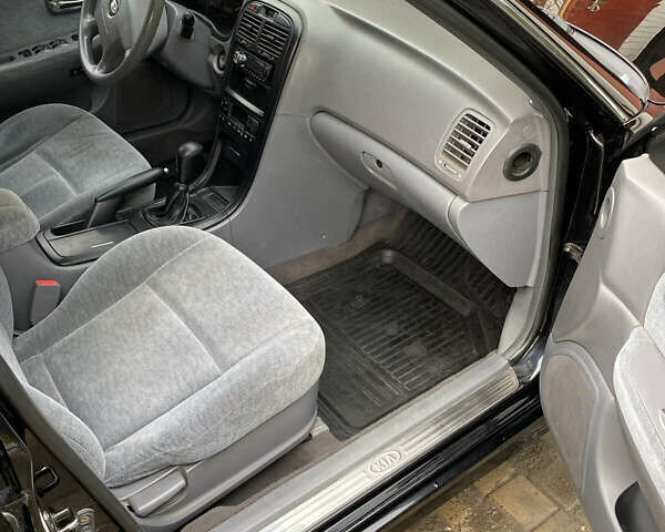 Чорний Кіа Маджентіс, об'ємом двигуна 2 л та пробігом 120 тис. км за 5800 $, фото 11 на Automoto.ua