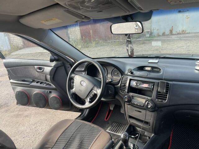 Чорний Кіа Маджентіс, об'ємом двигуна 2 л та пробігом 160 тис. км за 5900 $, фото 2 на Automoto.ua