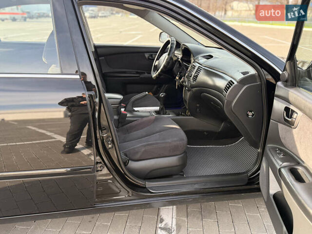 Черный Киа Маджентис, объемом двигателя 2 л и пробегом 260 тыс. км за 5400 $, фото 11 на Automoto.ua