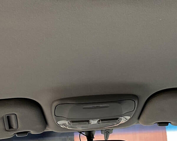 Чорний Кіа Маджентіс, об'ємом двигуна 2 л та пробігом 120 тис. км за 5800 $, фото 18 на Automoto.ua