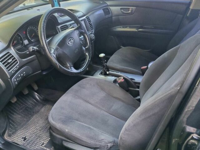 Черный Киа Маджентис, объемом двигателя 2 л и пробегом 240 тыс. км за 4150 $, фото 1 на Automoto.ua