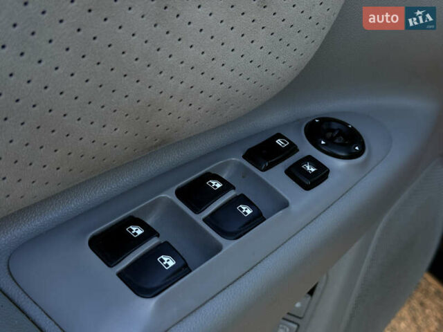 Черный Киа Маджентис, объемом двигателя 2 л и пробегом 305 тыс. км за 5400 $, фото 16 на Automoto.ua