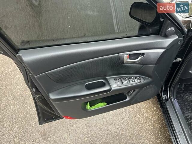 Черный Киа Маджентис, объемом двигателя 2 л и пробегом 258 тыс. км за 5500 $, фото 16 на Automoto.ua