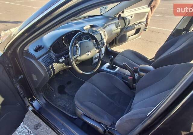 Чорний Кіа Маджентіс, об'ємом двигуна 2 л та пробігом 373 тис. км за 4500 $, фото 17 на Automoto.ua