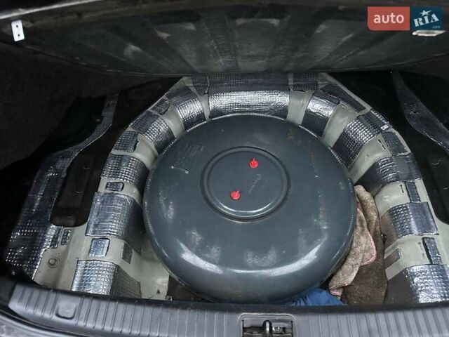 Чорний Кіа Маджентіс, об'ємом двигуна 2 л та пробігом 302 тис. км за 5800 $, фото 44 на Automoto.ua