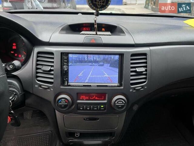 Чорний Кіа Маджентіс, об'ємом двигуна 2 л та пробігом 255 тис. км за 5700 $, фото 2 на Automoto.ua