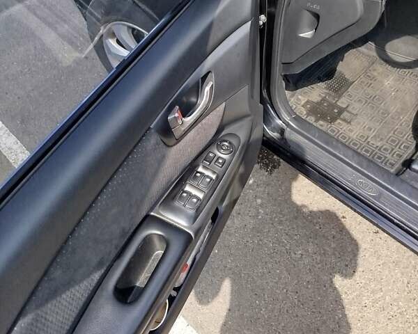 Черный Киа Маджентис, объемом двигателя 2 л и пробегом 265 тыс. км за 4800 $, фото 13 на Automoto.ua