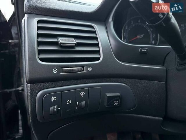 Чорний Кіа Маджентіс, об'ємом двигуна 2 л та пробігом 302 тис. км за 5800 $, фото 16 на Automoto.ua