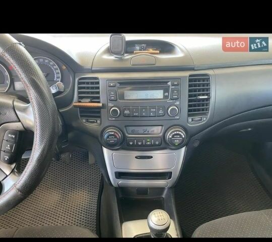 Черный Киа Маджентис, объемом двигателя 2 л и пробегом 262 тыс. км за 5345 $, фото 2 на Automoto.ua