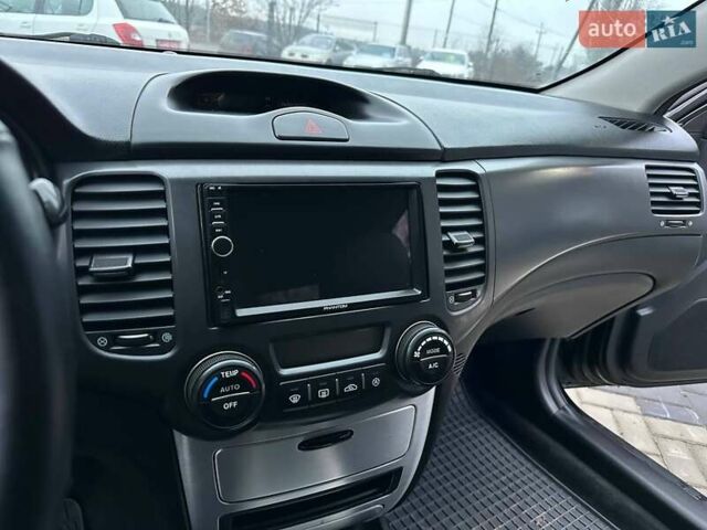 Чорний Кіа Маджентіс, об'ємом двигуна 2 л та пробігом 302 тис. км за 5800 $, фото 22 на Automoto.ua