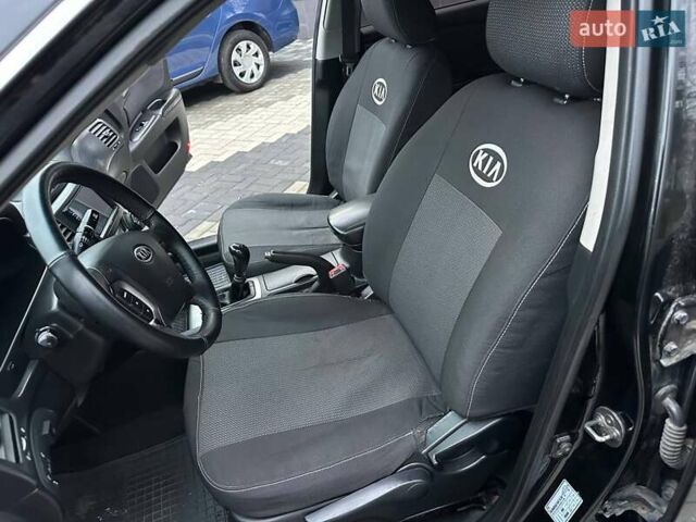 Чорний Кіа Маджентіс, об'ємом двигуна 2 л та пробігом 302 тис. км за 5800 $, фото 15 на Automoto.ua