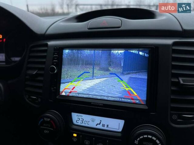 Чорний Кіа Маджентіс, об'ємом двигуна 2 л та пробігом 302 тис. км за 5800 $, фото 24 на Automoto.ua