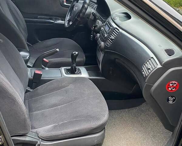 Чорний Кіа Маджентіс, об'ємом двигуна 2 л та пробігом 165 тис. км за 5200 $, фото 5 на Automoto.ua
