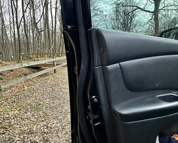 Чорний Кіа Маджентіс, об'ємом двигуна 2.66 л та пробігом 218 тис. км за 4600 $, фото 26 на Automoto.ua