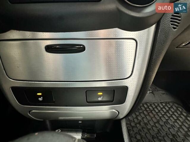 Чорний Кіа Маджентіс, об'ємом двигуна 2.66 л та пробігом 218 тис. км за 4600 $, фото 25 на Automoto.ua