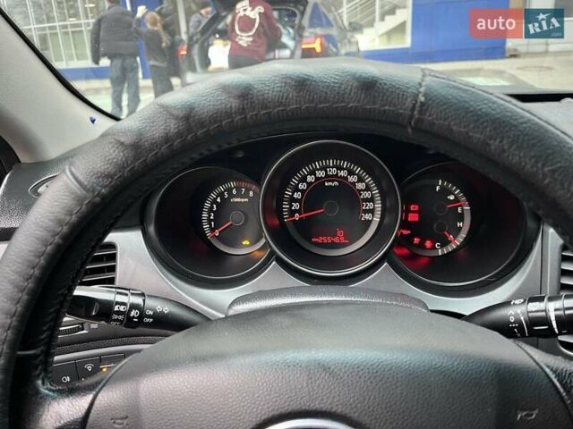 Чорний Кіа Маджентіс, об'ємом двигуна 2 л та пробігом 255 тис. км за 5700 $, фото 1 на Automoto.ua