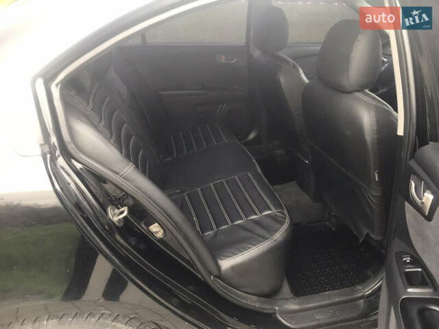 Кіа Маджентіс 2007 у Ромнах на Automoto.ua Чорний Кіа Маджентіс, об'ємом двигуна 2 л та пробігом 231 тис. км за 4900 $, фото 9 на Automoto.ua