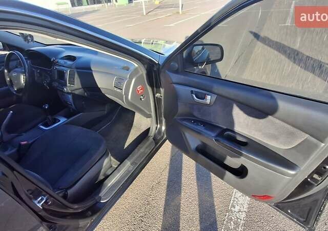 Чорний Кіа Маджентіс, об'ємом двигуна 2 л та пробігом 373 тис. км за 4500 $, фото 12 на Automoto.ua
