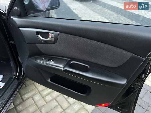 Чорний Кіа Маджентіс, об'ємом двигуна 2 л та пробігом 302 тис. км за 5800 $, фото 31 на Automoto.ua