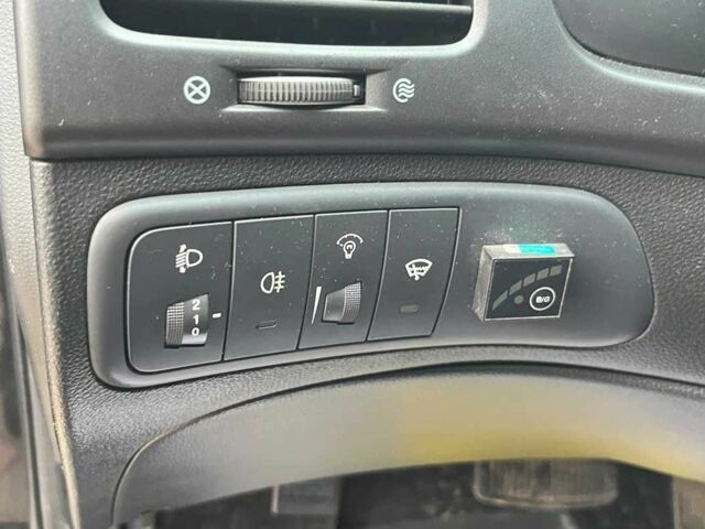 Черный Киа Маджентис, объемом двигателя 2.7 л и пробегом 219 тыс. км за 4600 $, фото 13 на Automoto.ua