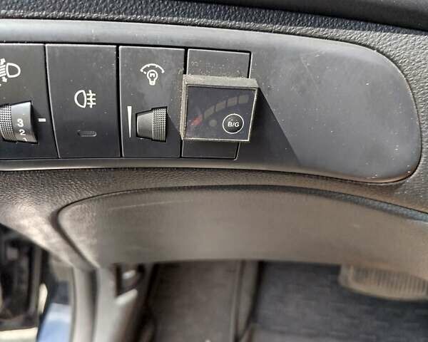 Черный Киа Маджентис, объемом двигателя 2 л и пробегом 265 тыс. км за 4800 $, фото 17 на Automoto.ua