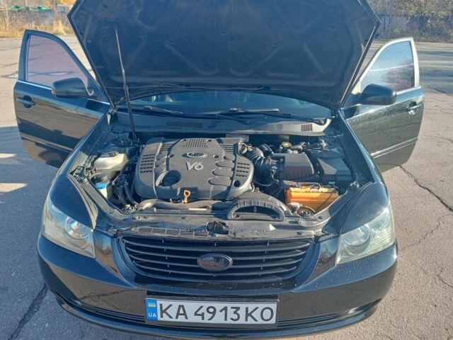 Чорний Кіа Маджентіс, об'ємом двигуна 2.7 л та пробігом 230 тис. км за 6000 $, фото 4 на Automoto.ua