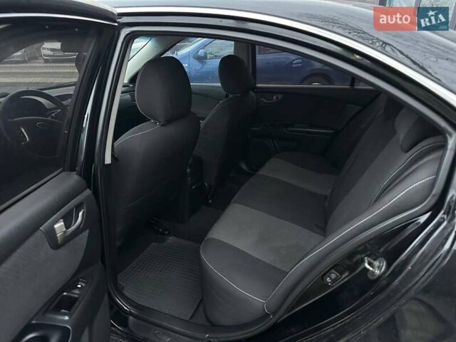 Чорний Кіа Маджентіс, об'ємом двигуна 2 л та пробігом 302 тис. км за 5800 $, фото 35 на Automoto.ua