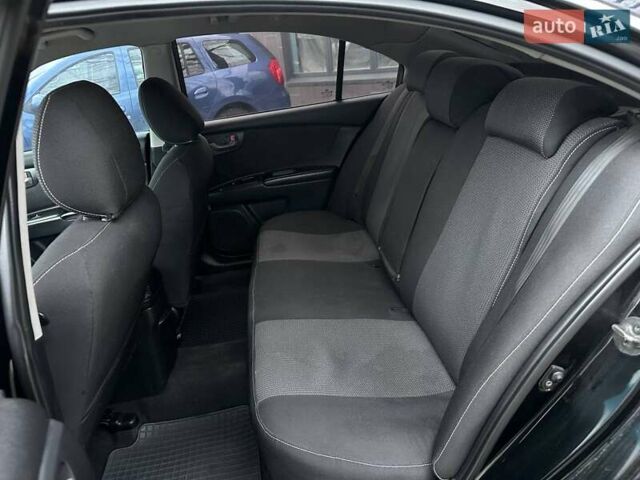 Чорний Кіа Маджентіс, об'ємом двигуна 2 л та пробігом 302 тис. км за 5800 $, фото 36 на Automoto.ua