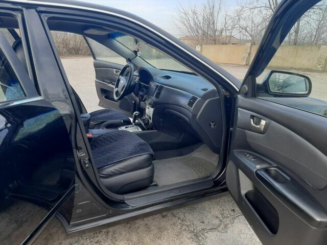 Чорний Кіа Маджентіс, об'ємом двигуна 2.7 л та пробігом 210 тис. км за 5300 $, фото 5 на Automoto.ua