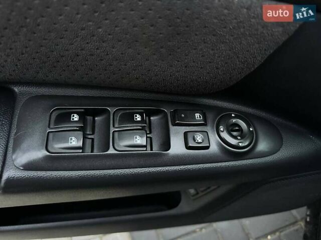 Чорний Кіа Маджентіс, об'ємом двигуна 2 л та пробігом 302 тис. км за 5800 $, фото 12 на Automoto.ua