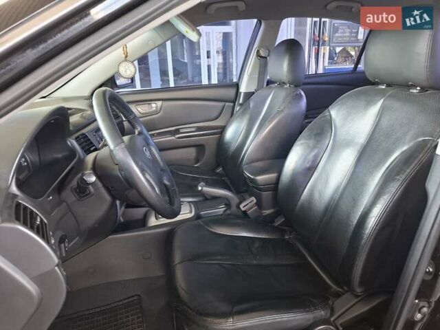 Чорний Кіа Маджентіс, об'ємом двигуна 2 л та пробігом 192 тис. км за 6600 $, фото 13 на Automoto.ua