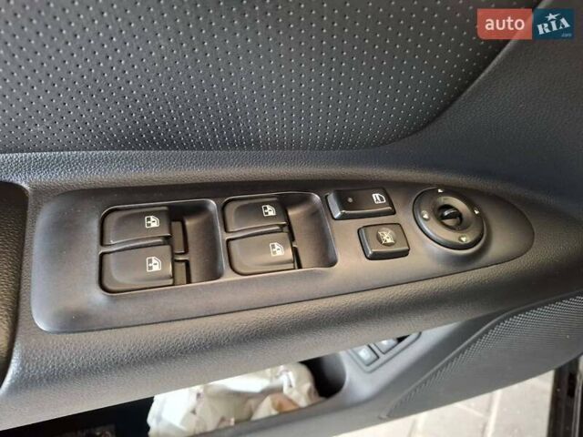 Чорний Кіа Маджентіс, об'ємом двигуна 2 л та пробігом 192 тис. км за 6600 $, фото 24 на Automoto.ua