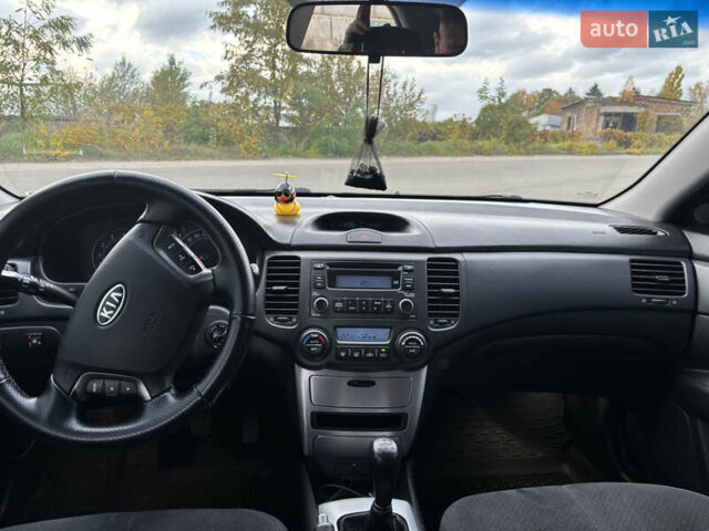 Чорний Кіа Маджентіс, об'ємом двигуна 2 л та пробігом 244 тис. км за 5200 $, фото 21 на Automoto.ua