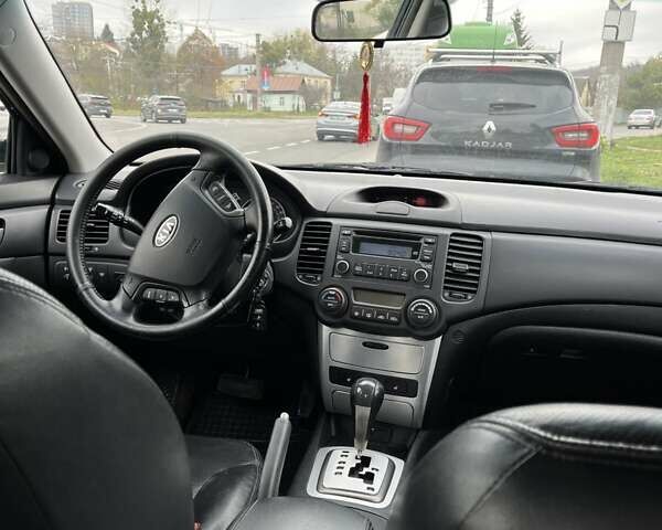 Чорний Кіа Маджентіс, об'ємом двигуна 2.7 л та пробігом 280 тис. км за 6500 $, фото 17 на Automoto.ua