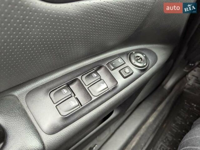 Черный Киа Маджентис, объемом двигателя 2 л и пробегом 236 тыс. км за 6000 $, фото 15 на Automoto.ua