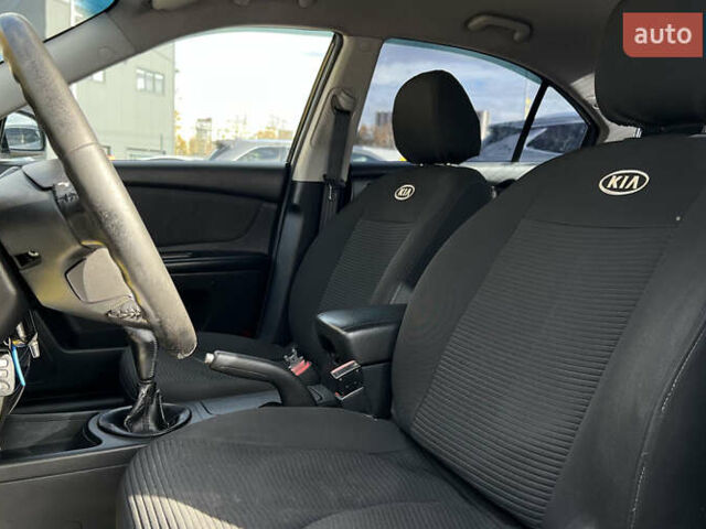 Чорний Кіа Маджентіс, об'ємом двигуна 2 л та пробігом 174 тис. км за 4800 $, фото 13 на Automoto.ua