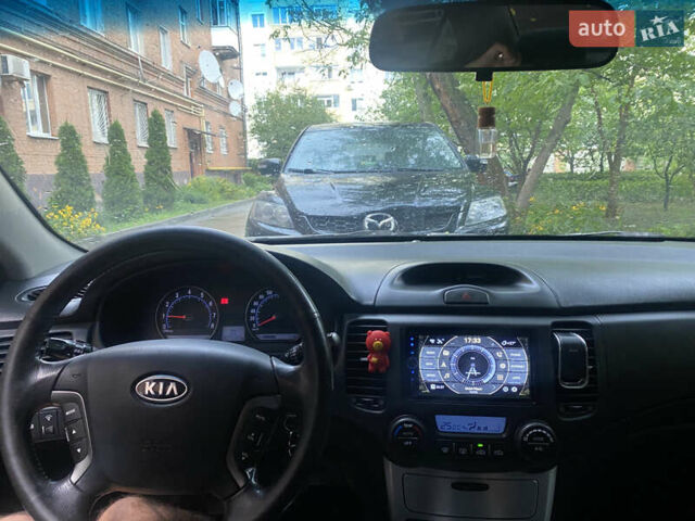 Чорний Кіа Маджентіс, об'ємом двигуна 2 л та пробігом 300 тис. км за 4550 $, фото 5 на Automoto.ua