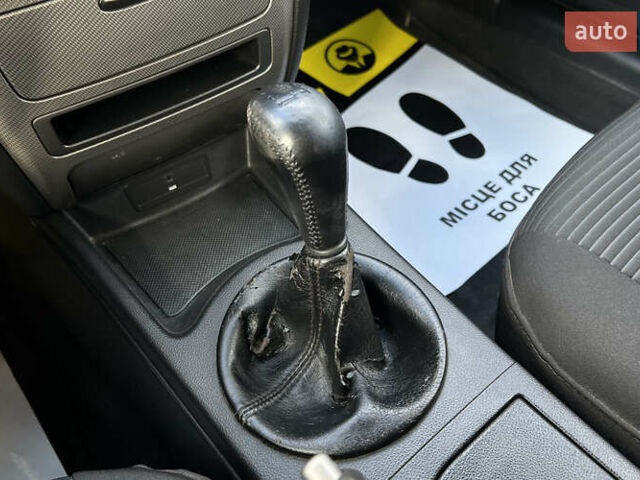 Чорний Кіа Маджентіс, об'ємом двигуна 2 л та пробігом 174 тис. км за 4800 $, фото 12 на Automoto.ua