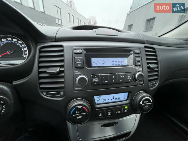 Черный Киа Маджентис, объемом двигателя 2.66 л и пробегом 254 тыс. км за 4300 $, фото 12 на Automoto.ua